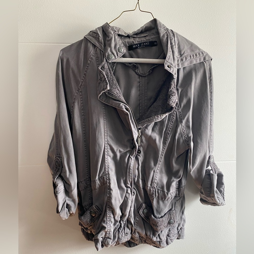 Size x-small utility jacket.  Super cute and a soft, comfortable material.